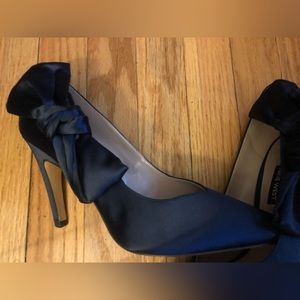 New Nine West Navy Blue Bow Accent pumps, Sz 8M, $60